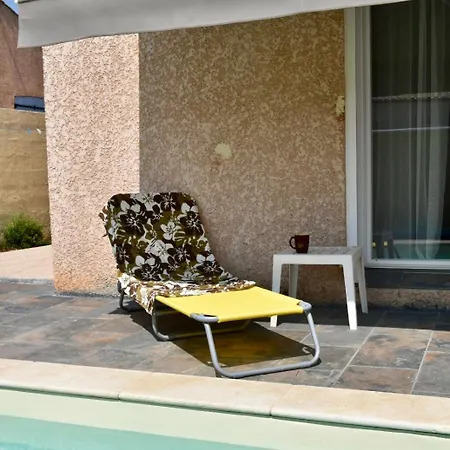 Avec Piscine Homestay Bessan