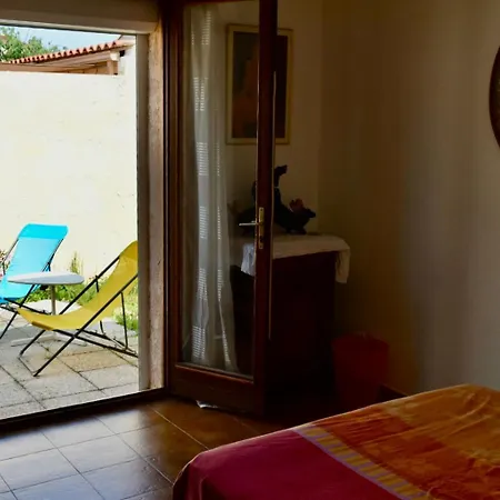 Avec Piscine Privatunterkunft